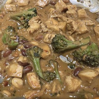 Chicken, Broccoli and Peanuts in a Peanut Sauce